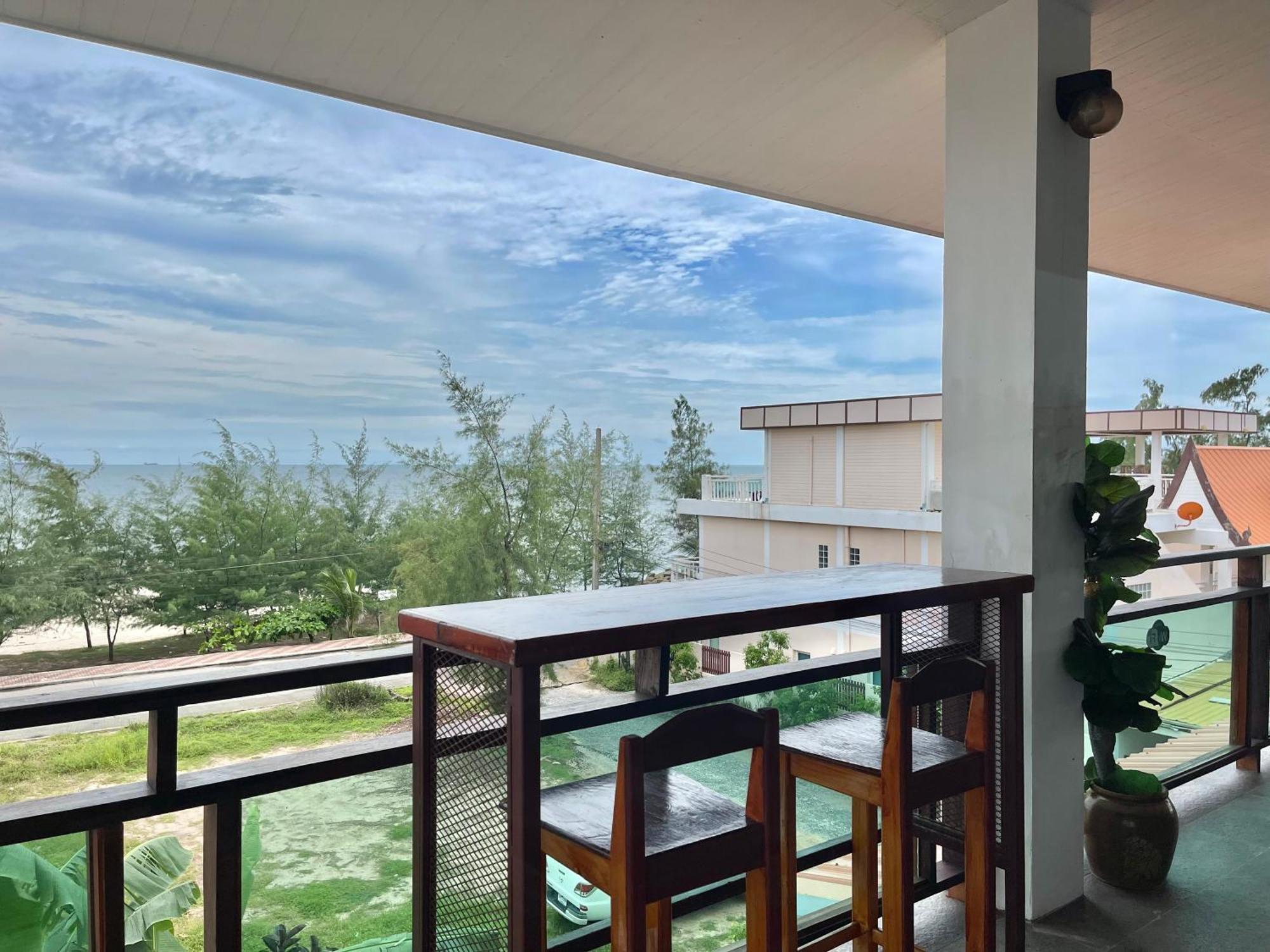 Privaterayong Hotel Екстериор снимка