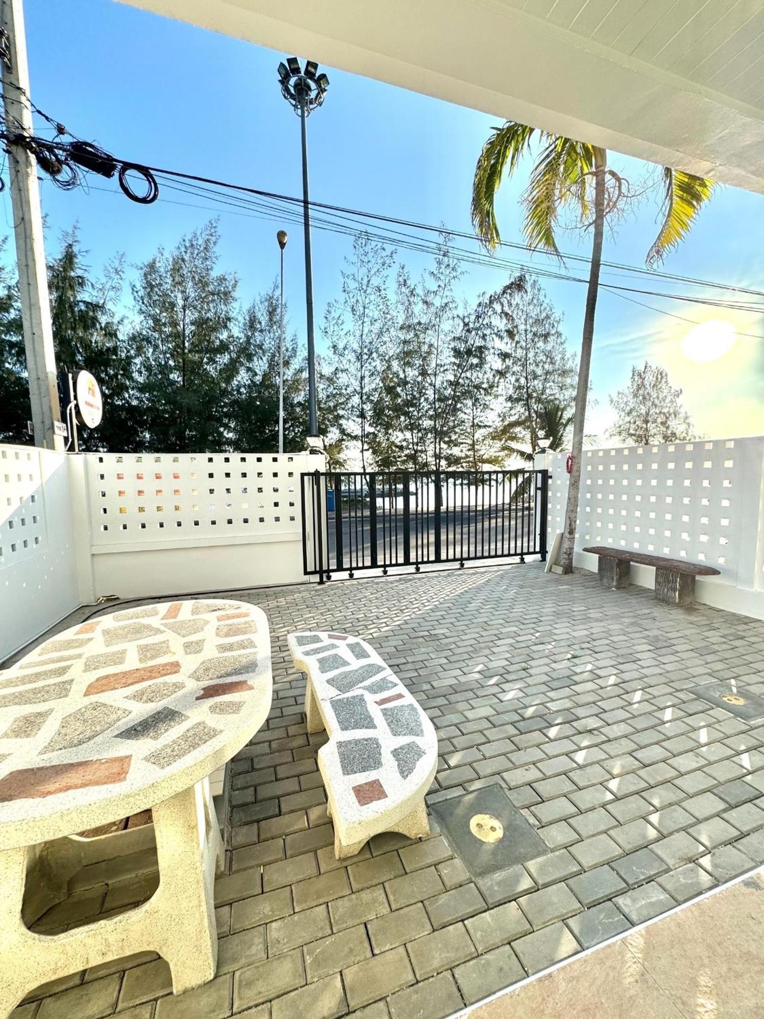 Privaterayong Hotel Екстериор снимка